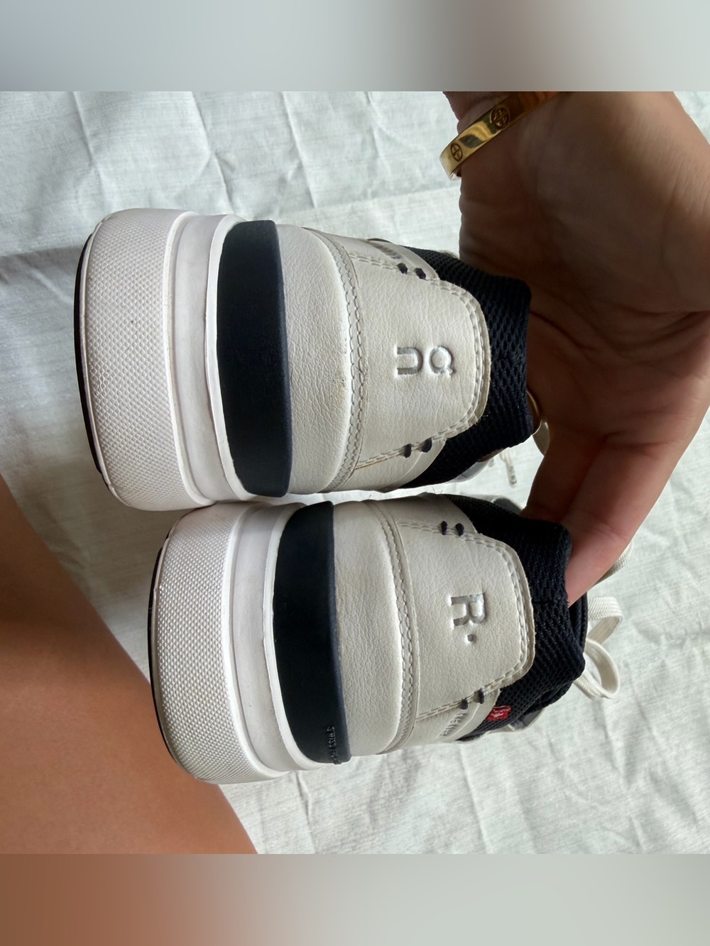 On Men’s THE ROGER - 9.5 - Picture 3 of 9